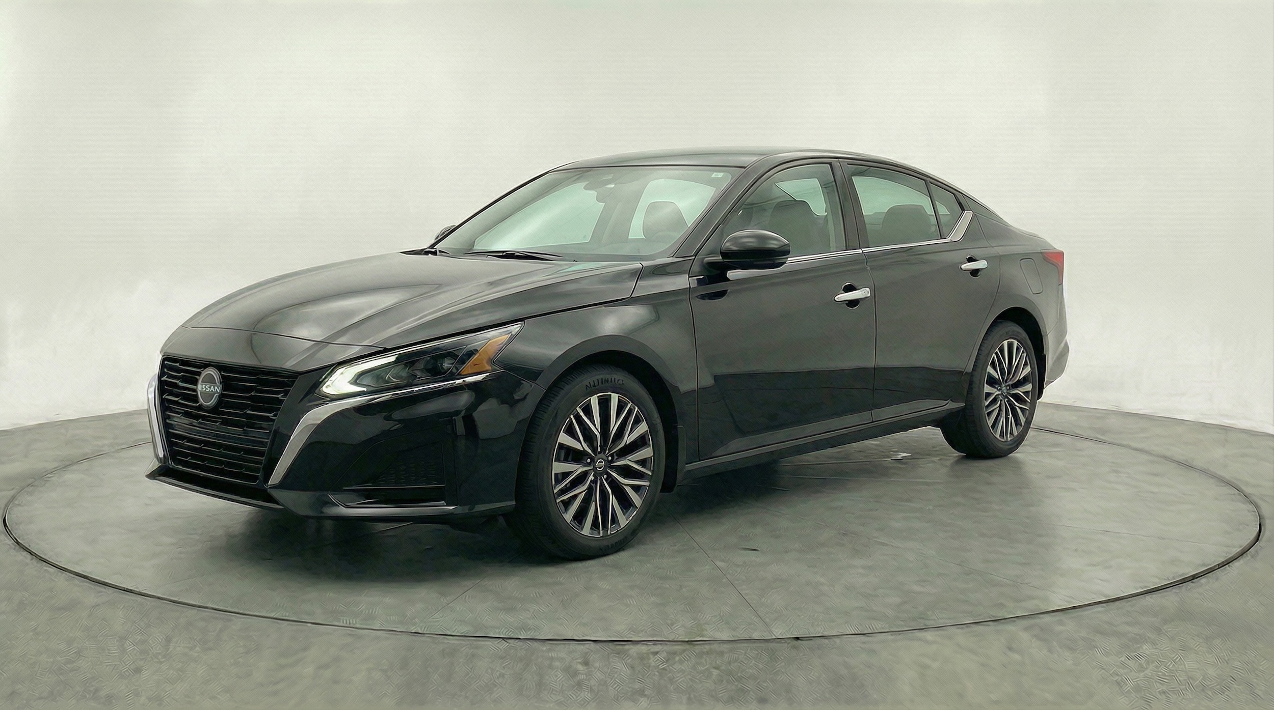 Thumbnail: 2025 Nissan Altima - 3