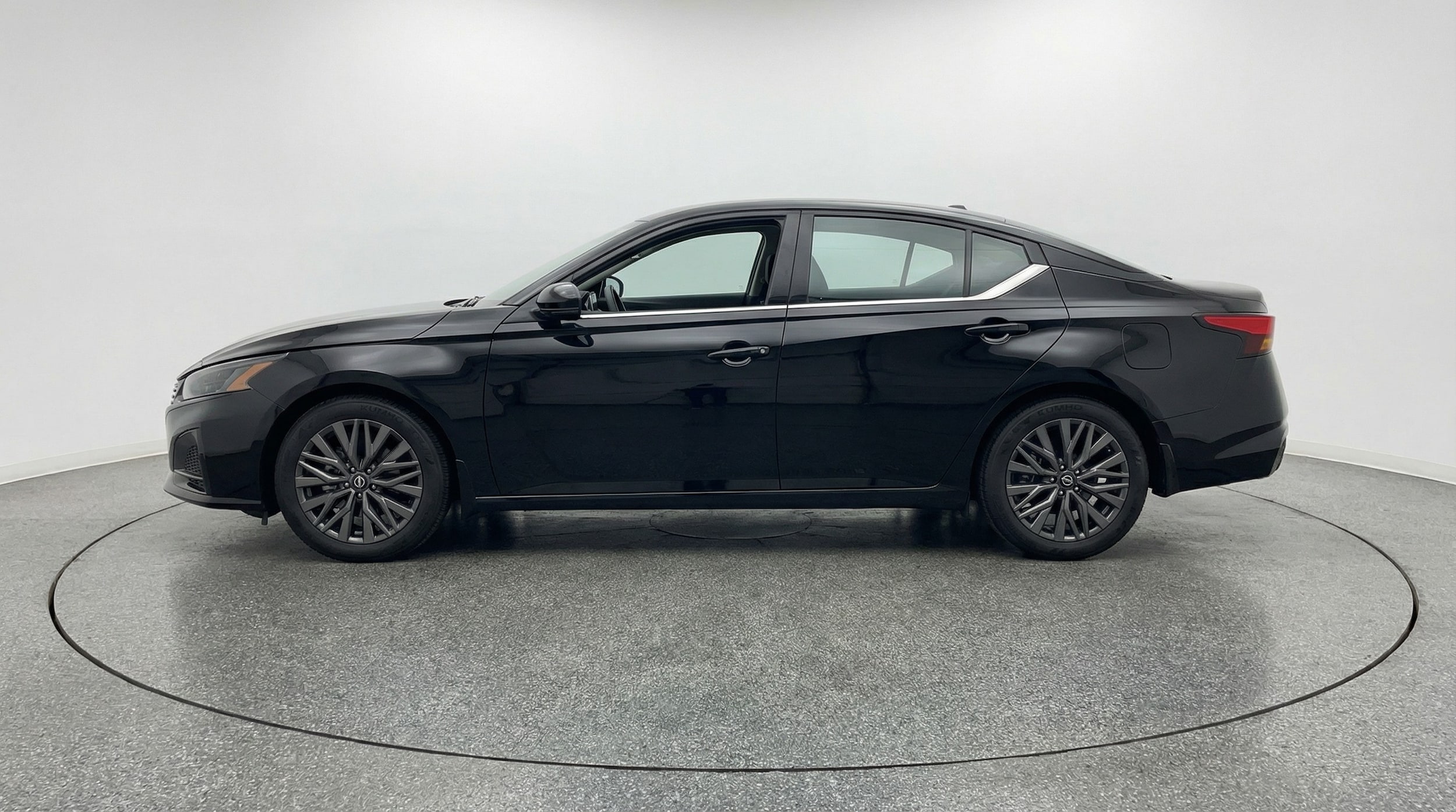 Thumbnail: 2025 Nissan Altima - 4