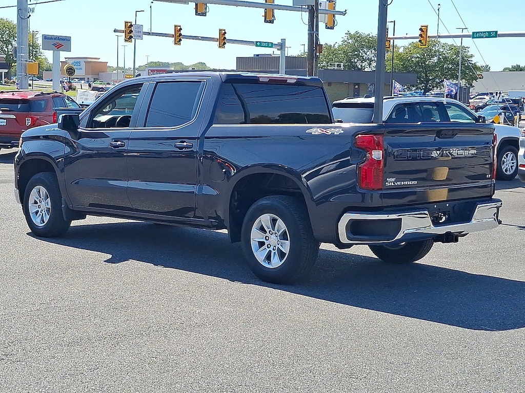Used 2022 Chevrolet Silverado 1500 LT w/1LT Truck Crew Cab