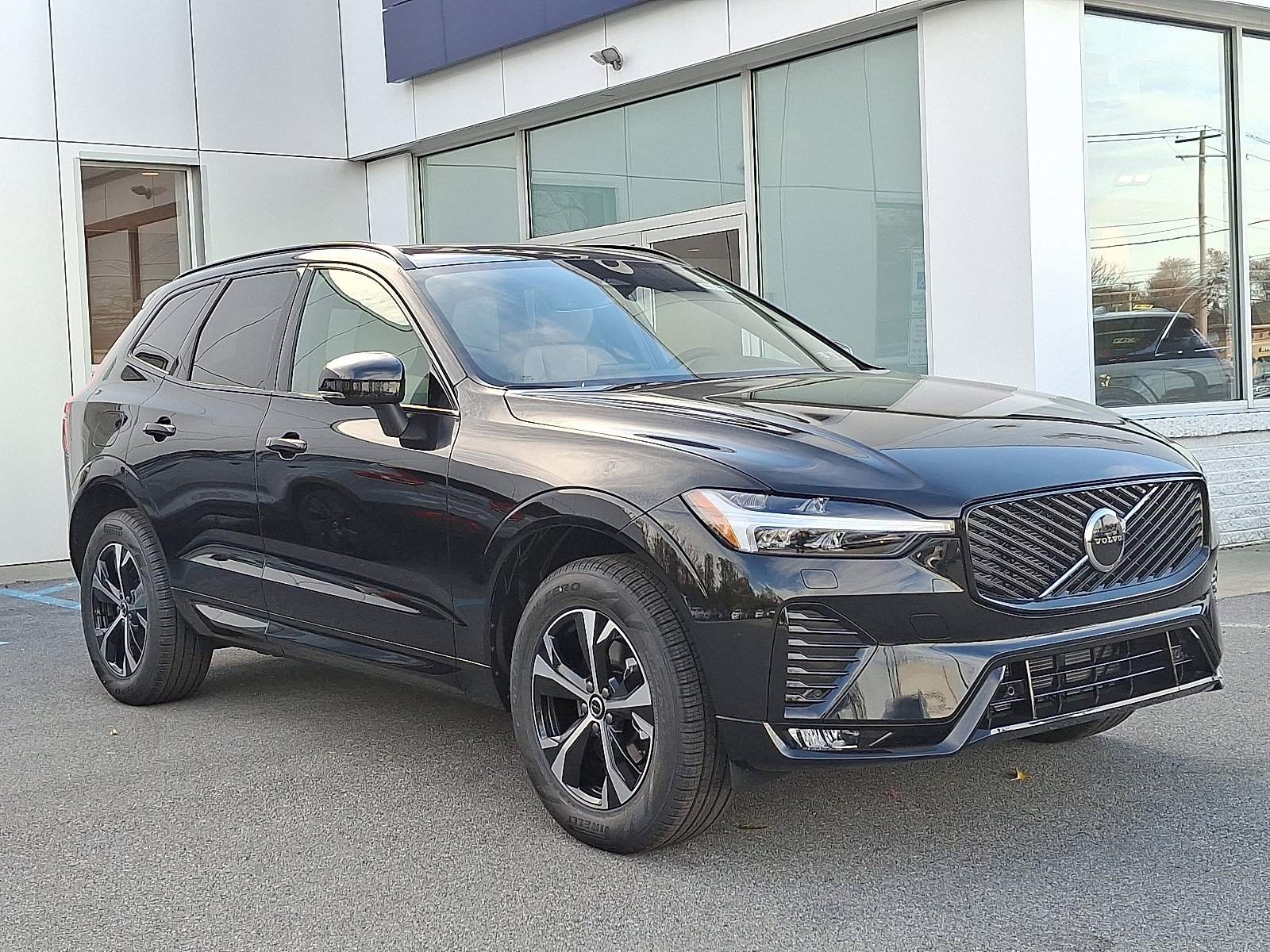 2026 Volvo XC60 Core's photo