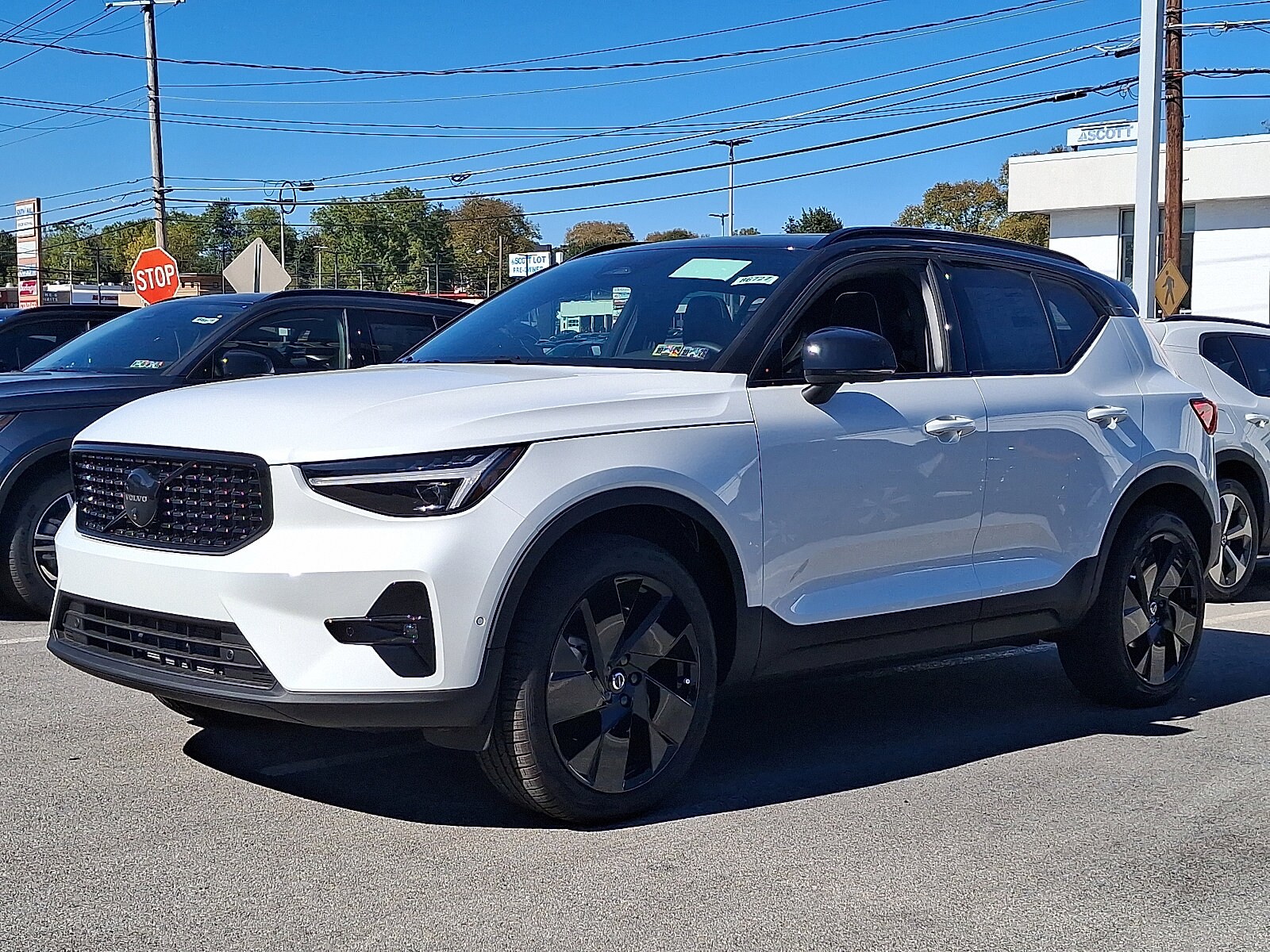 2026 Volvo XC40 photo 2
