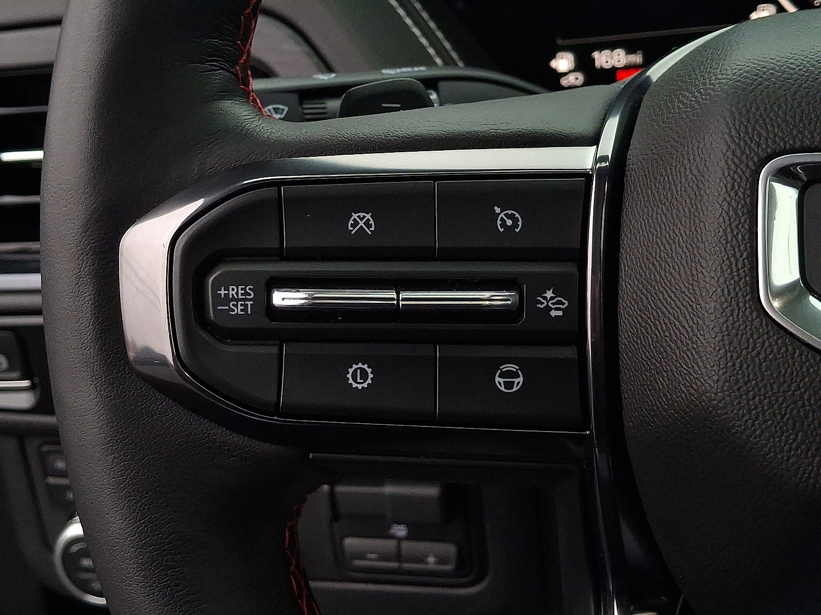 2025 GMC Yukon AT4 Ultimate - Photo 16