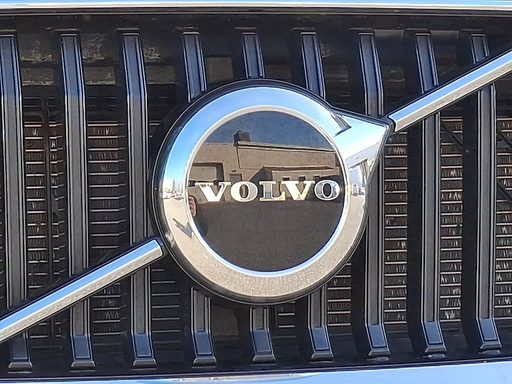 Certified 2022 Volvo XC60 B5 AWD Momentum SUV