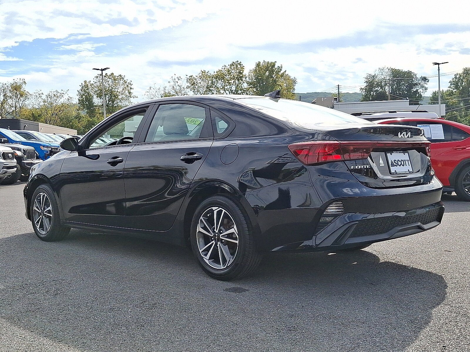 2023 Kia Forte LXS photo 2