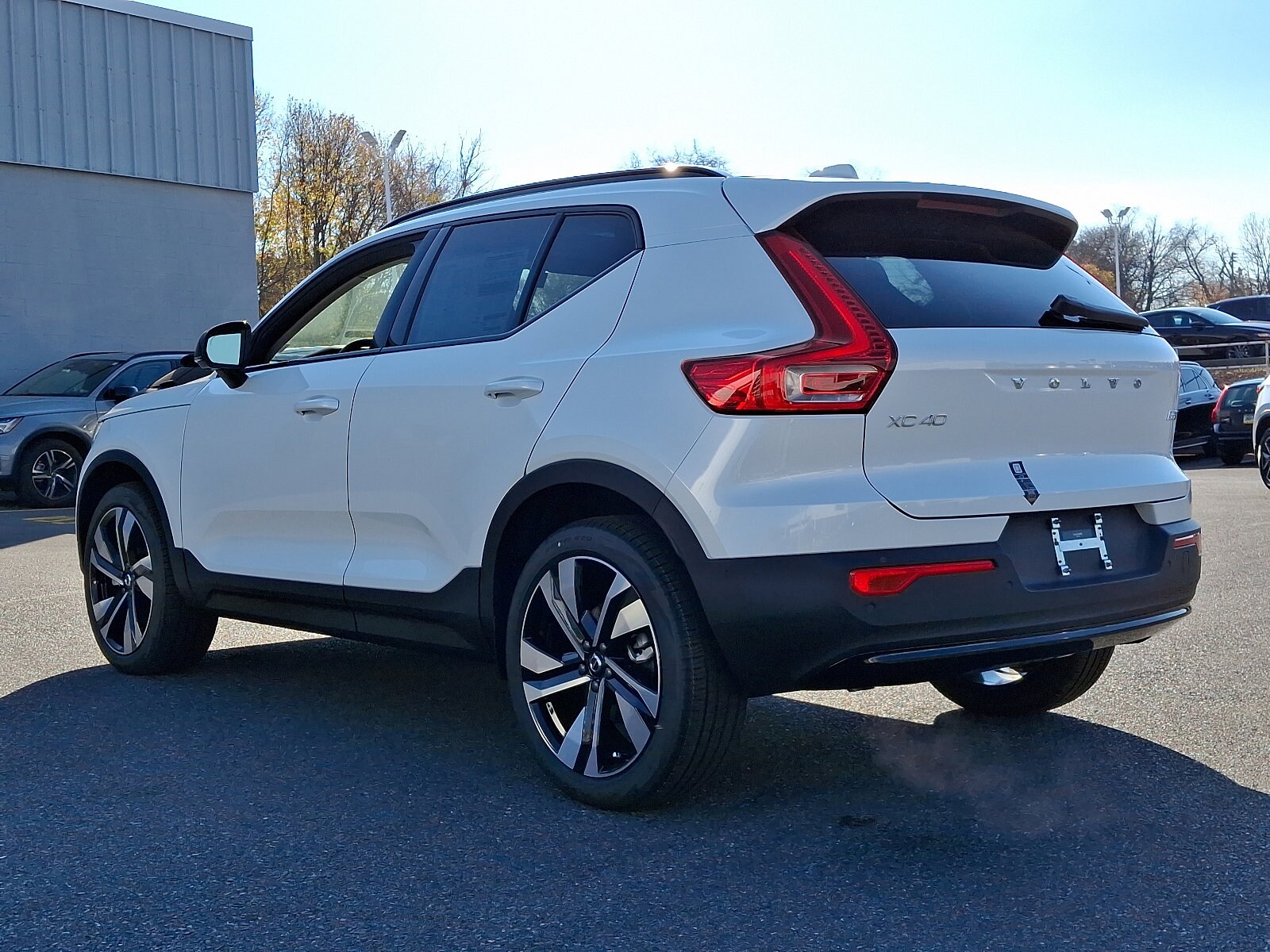 2025 Volvo XC40 Plus photo 3