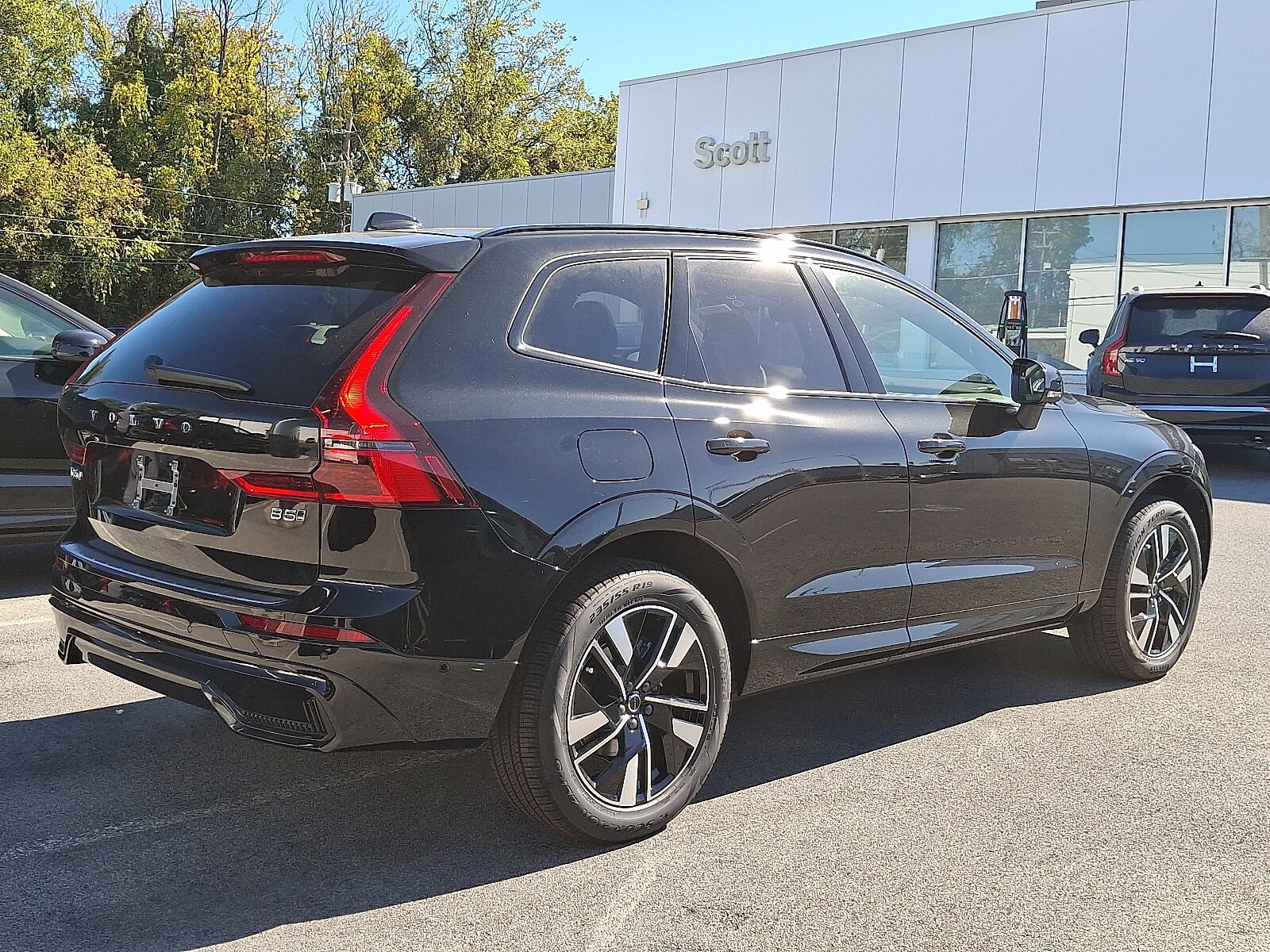 2026 Volvo XC60 B5 Plus photo 4