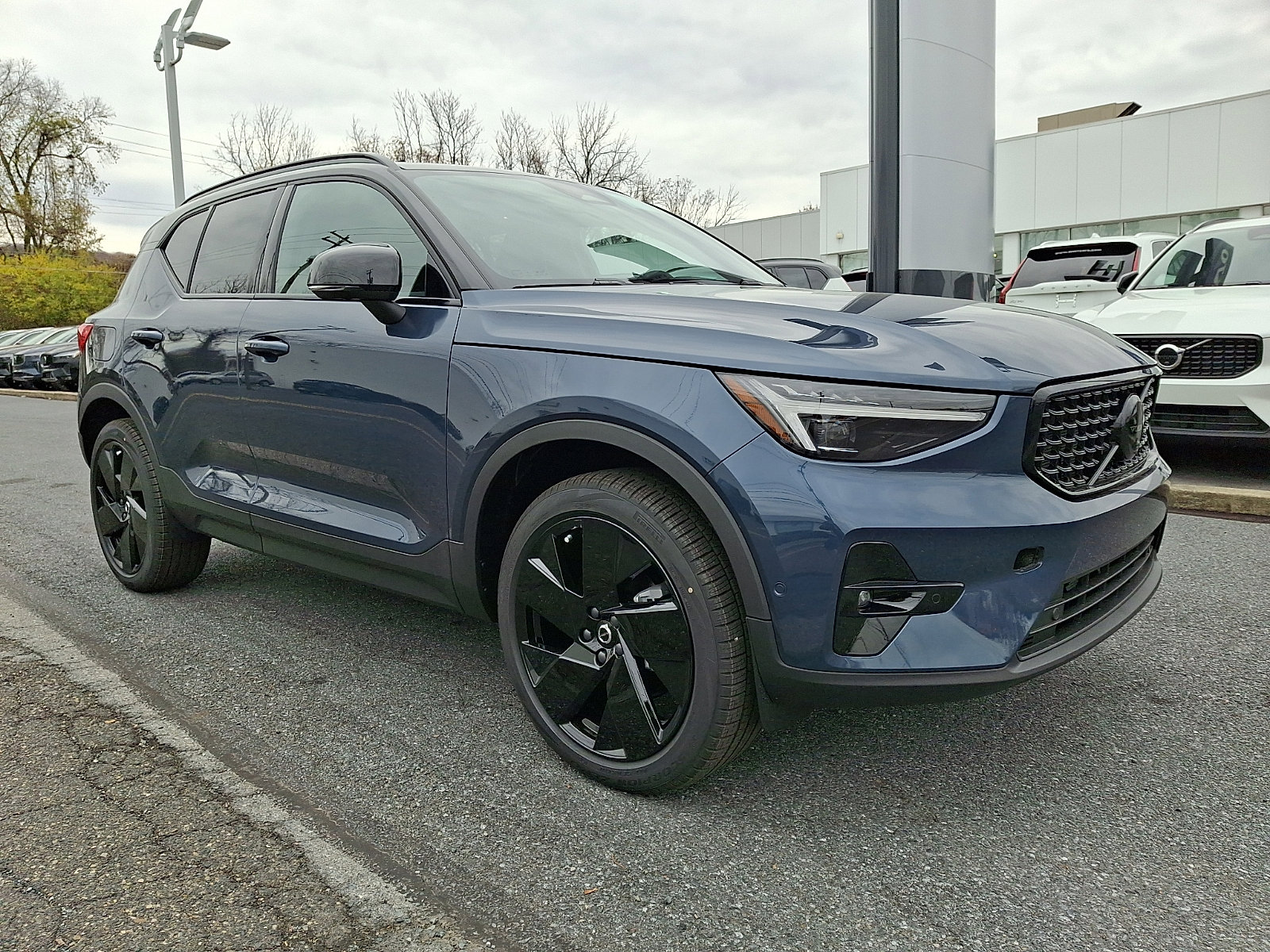 2026 Volvo XC40 Ultra Black Edition's photo