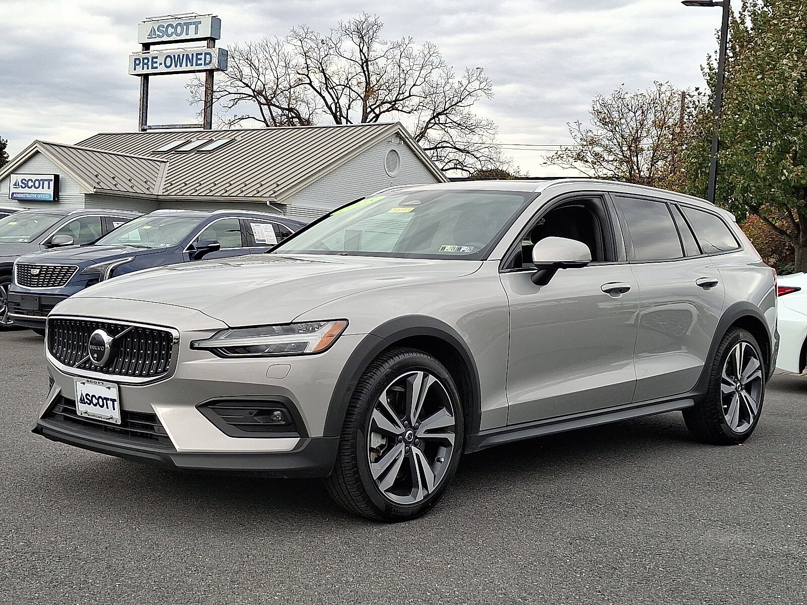 2025 Volvo V60 Cross Country B5 Plus photo 3