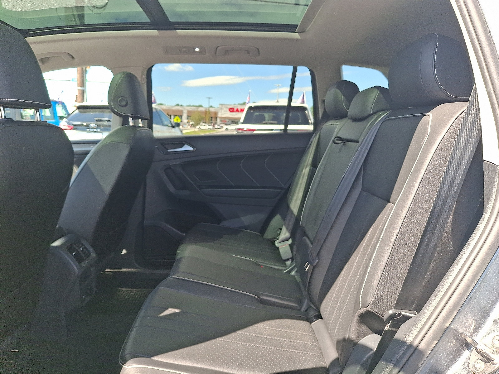 2024 Volkswagen Tiguan SE - Photo 11