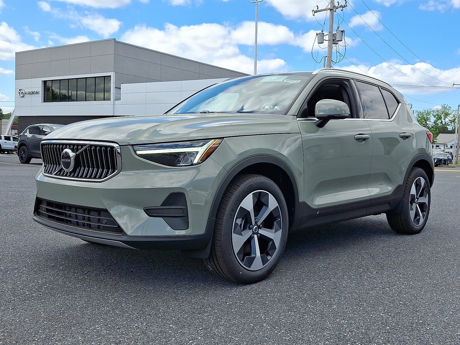 2025 Volvo XC40 Core photo 2