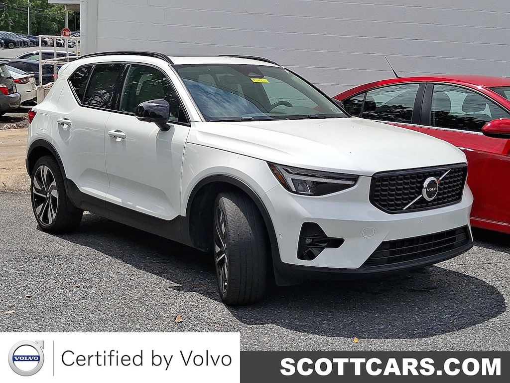 Used 2023 Volvo XC40 B5 AWD Plus Dark SUV