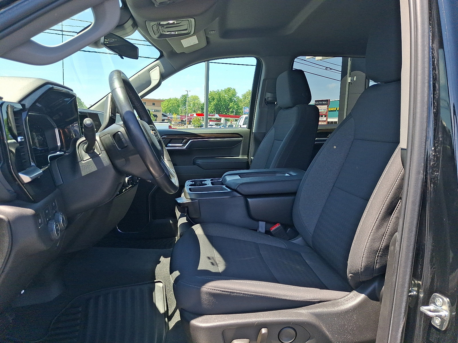 2022 Chevrolet Silverado 1500 LT - Photo 15