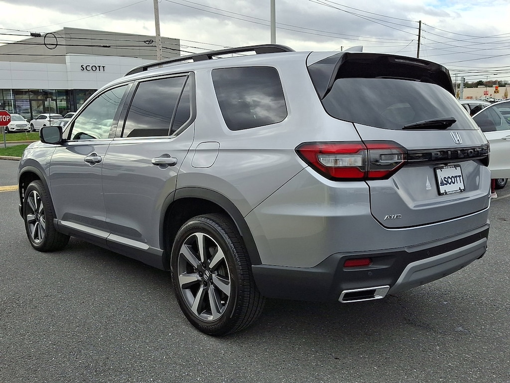Used 2025 Honda Pilot Touring SUV