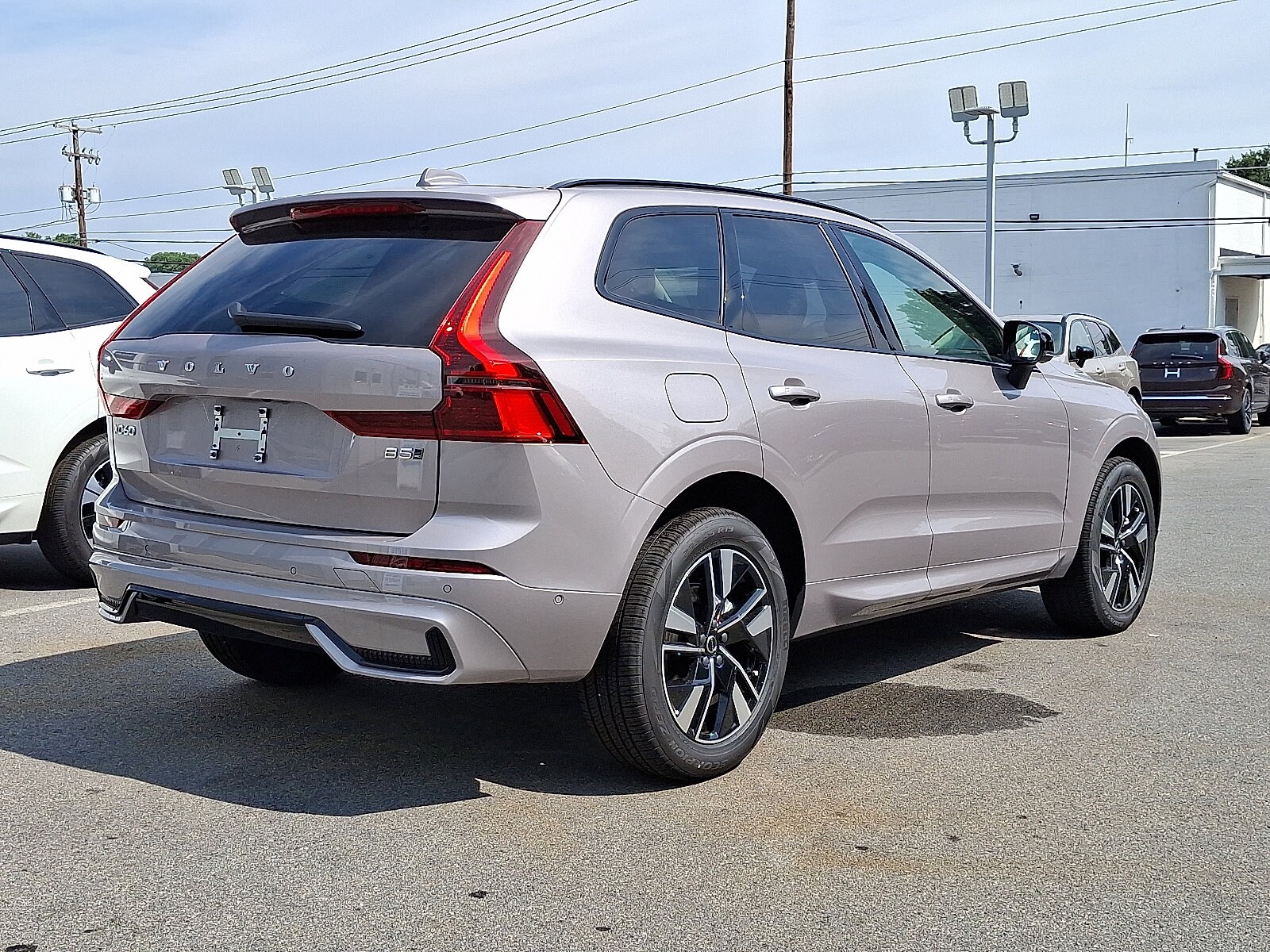 2026 Volvo XC60 B5 Plus photo 4
