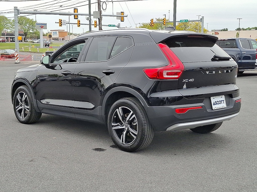 Certified 2023 Volvo XC40 B5 AWD Core SUV