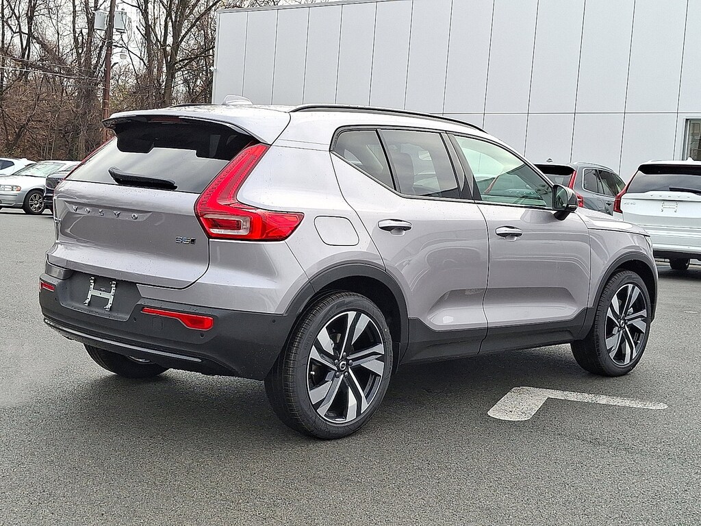 New 2026 Volvo XC40 B5 Ultra SUV