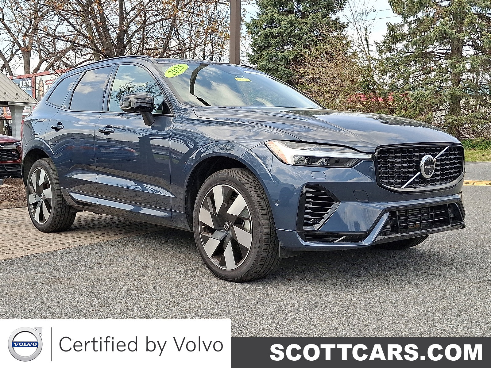 2025 Volvo XC60 T8 Plus Dark AWD's photo