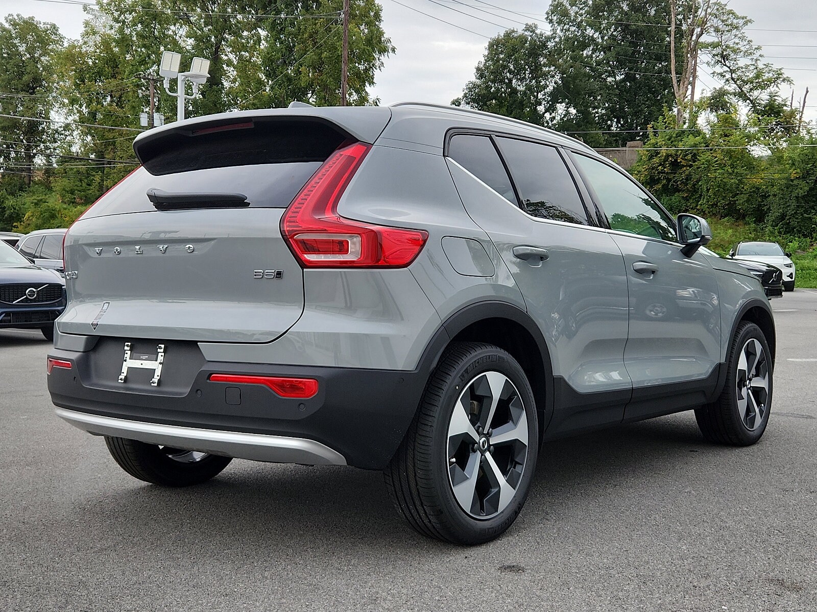 2025 Volvo XC40 Plus photo 4