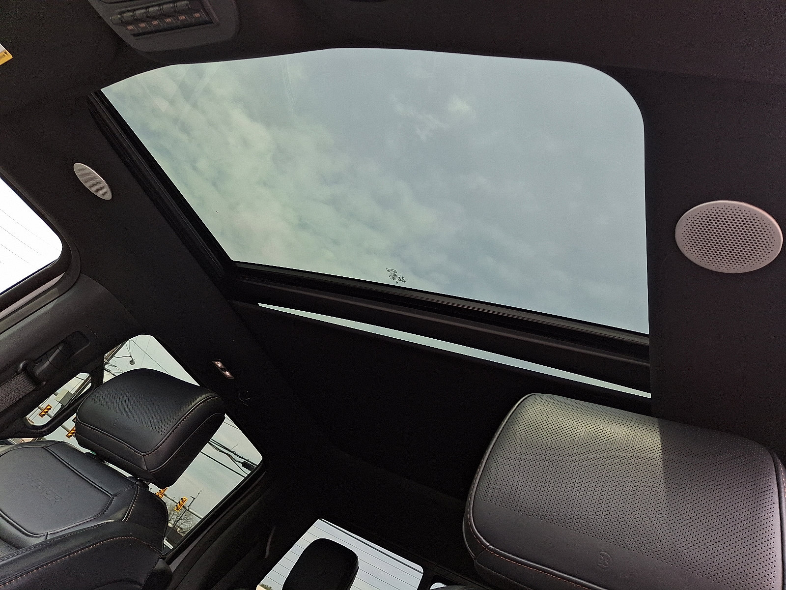 2023 Ford F-150 Raptor - Photo 14