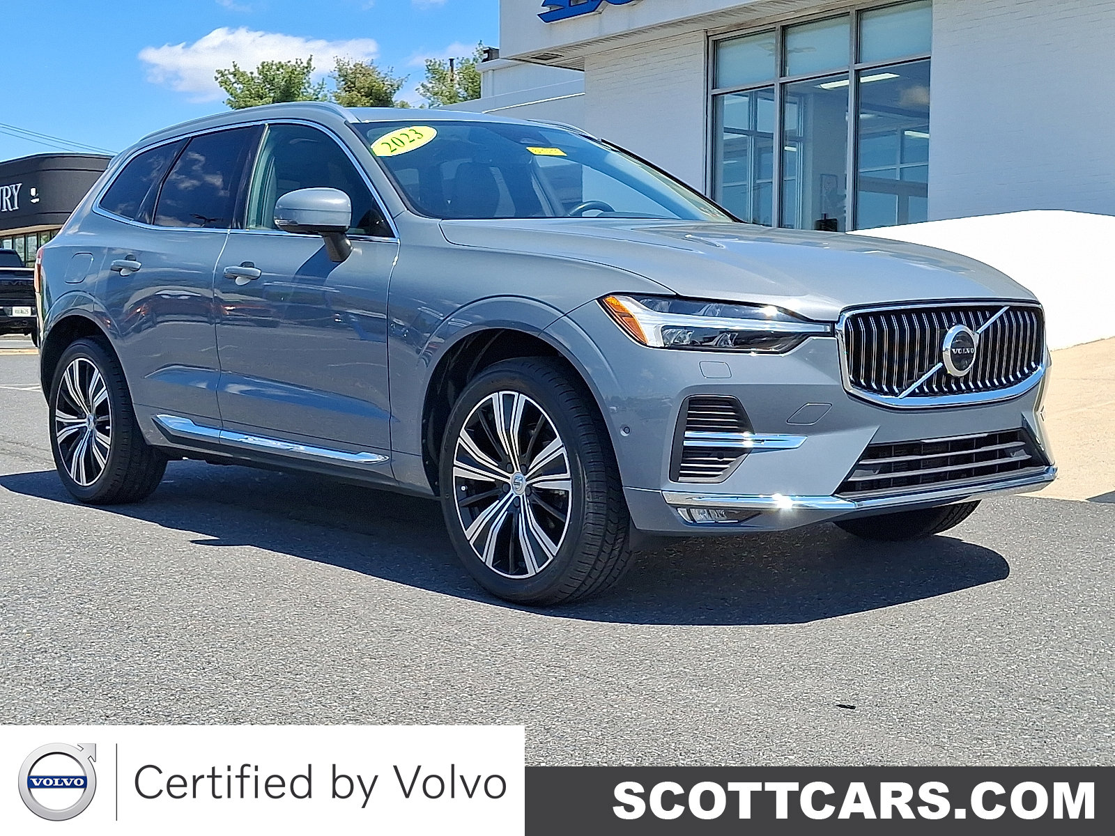 2023 Volvo XC60 B5 Plus Bright Theme AWD's photo