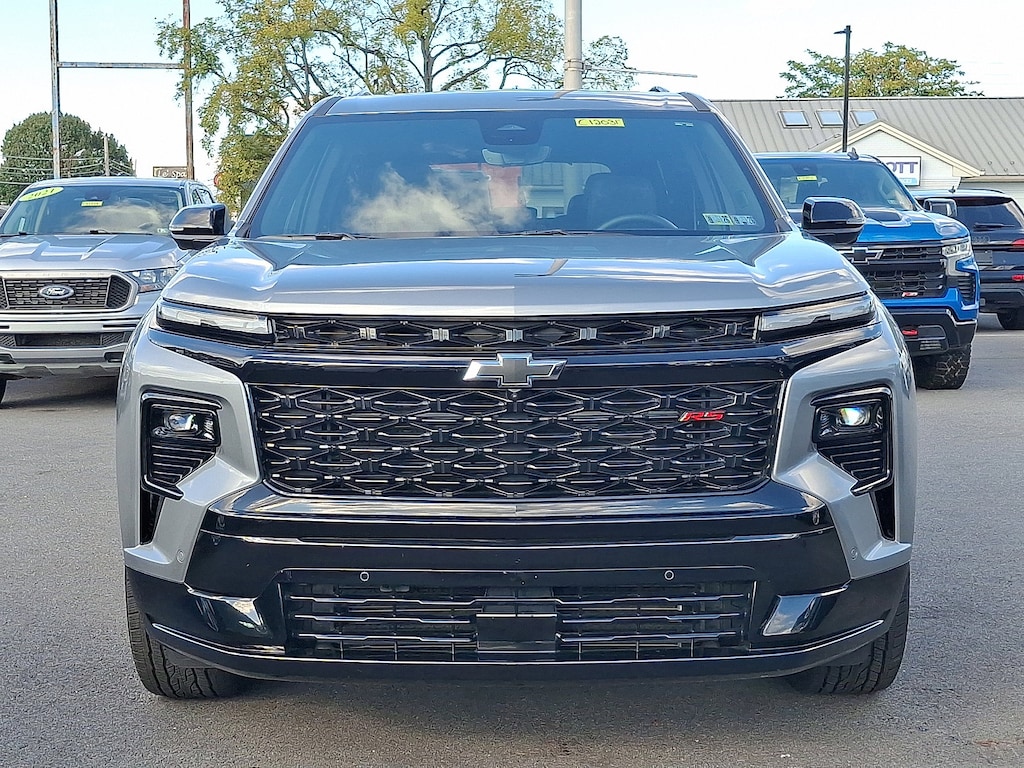 Used 2025 Chevrolet Traverse RS SUV