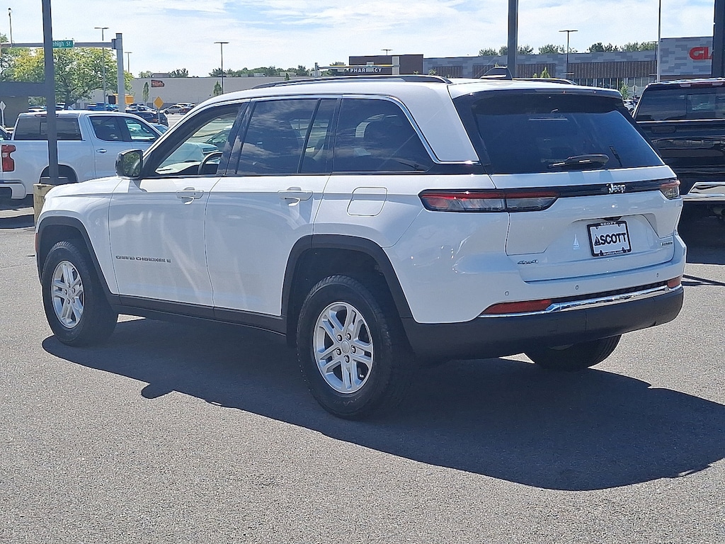 Used 2023 Jeep Grand Cherokee Laredo SUV