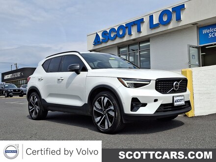 2023 Volvo XC40 B5 AWD Plus Dark SUV
