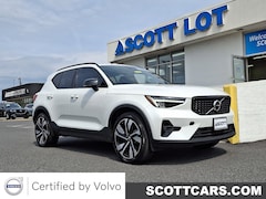 2023 Volvo XC40 B5 AWD Plus Dark SUV