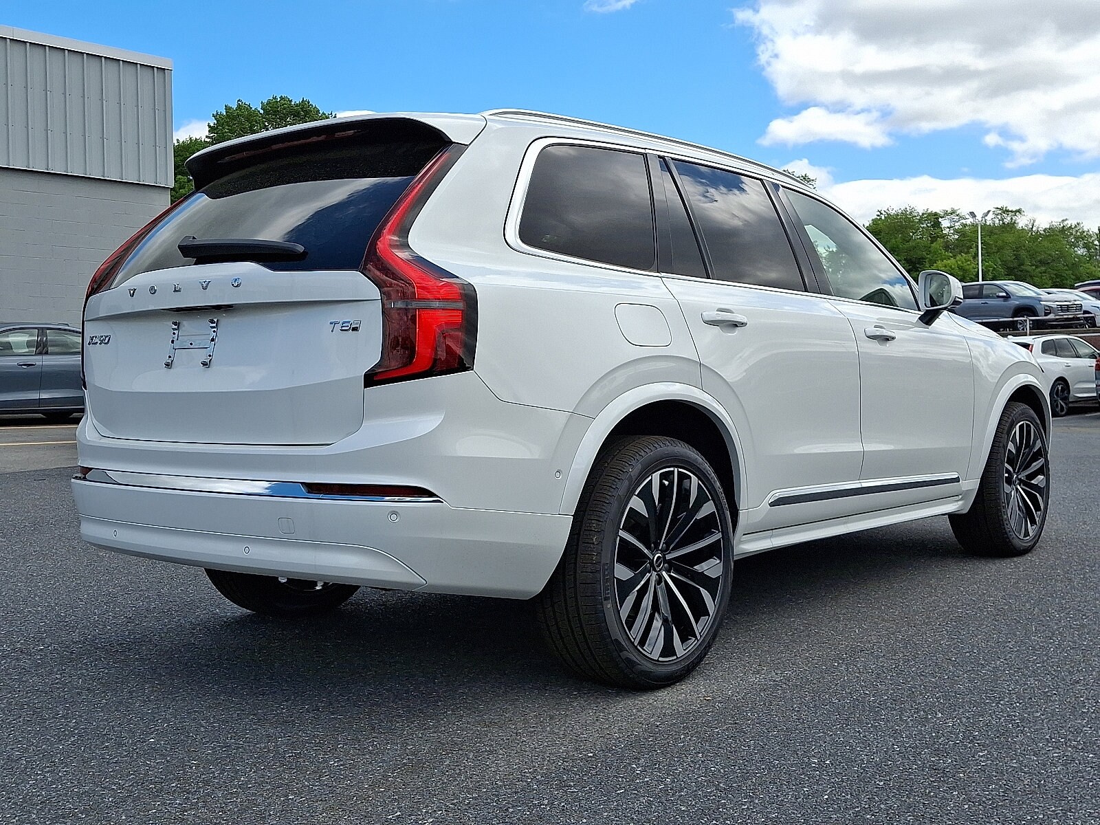 2025 Volvo XC90 T8 photo 4