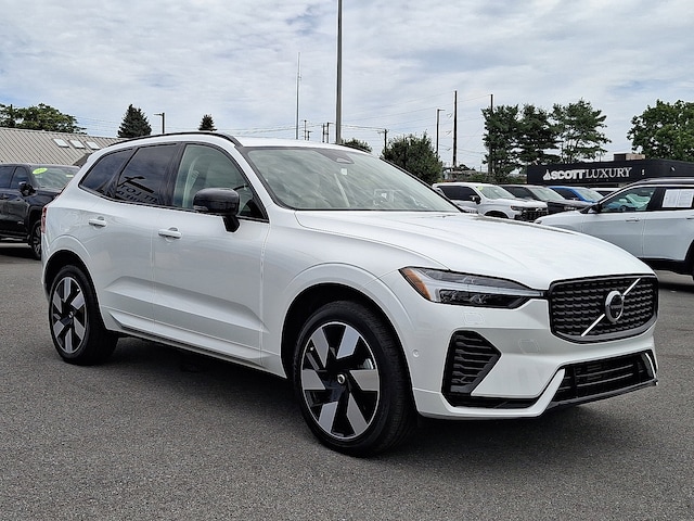 2025 Volvo XC60 plug-in hybrid T8 Plus SUV