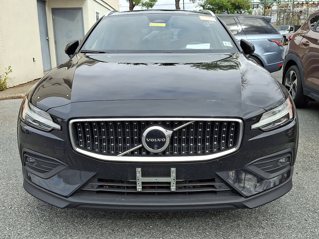 Certified 2024 Volvo V60 Cross Country B5 Ultimate Wagon