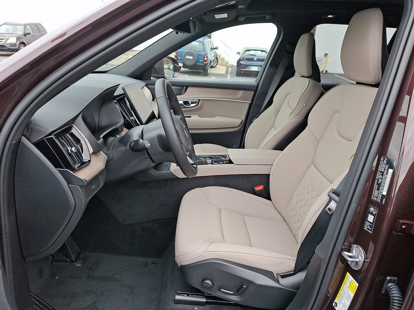 2026 Volvo XC90 Plus - Photo 8