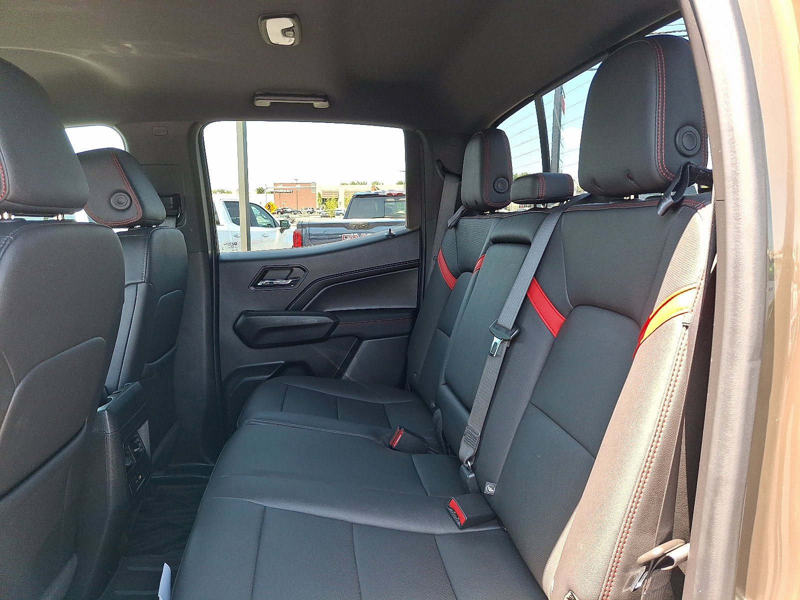 2023 Chevrolet Colorado Z71 - Photo 12