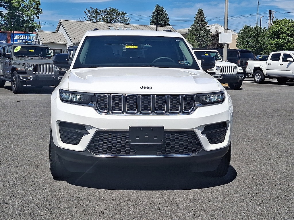 Used 2023 Jeep Grand Cherokee Laredo SUV