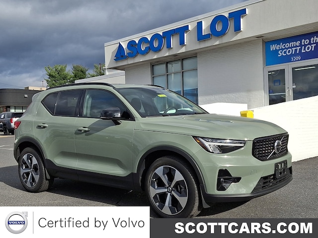 2023 Volvo XC40 B5 AWD Plus Dark SUV