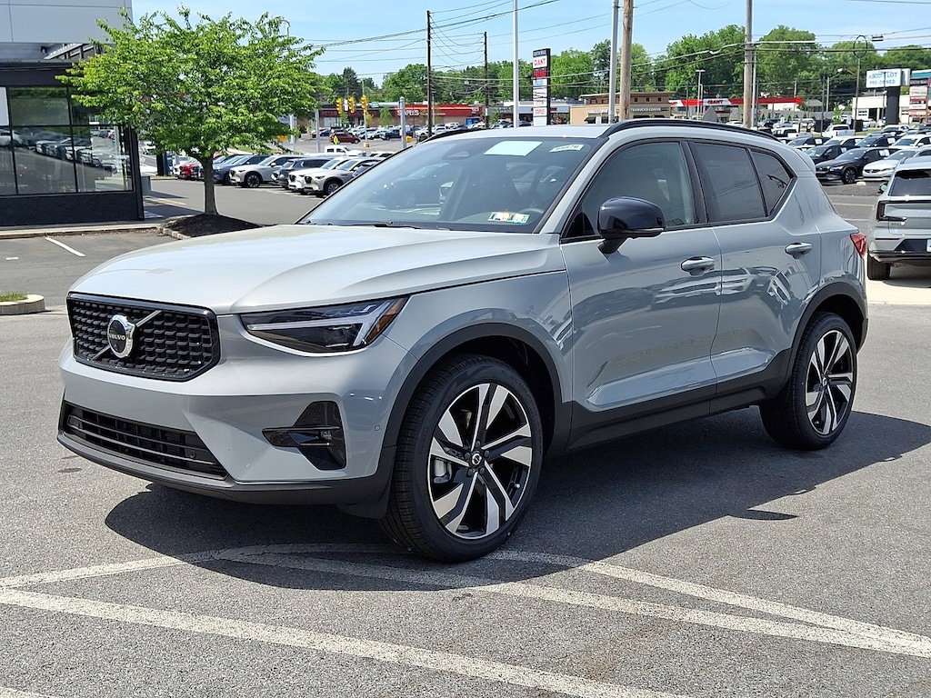 New 2026 Volvo XC40 B5 Plus SUV