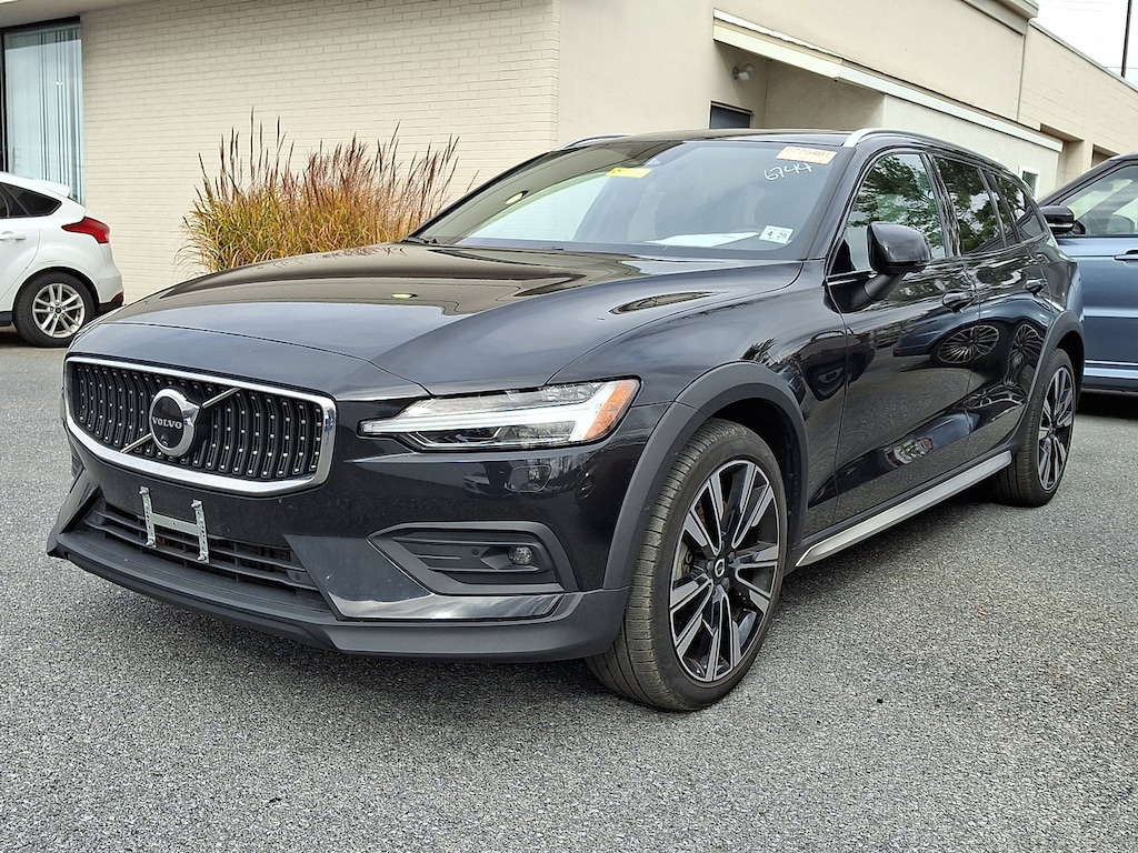 Certified 2024 Volvo V60 Cross Country B5 Ultimate Wagon