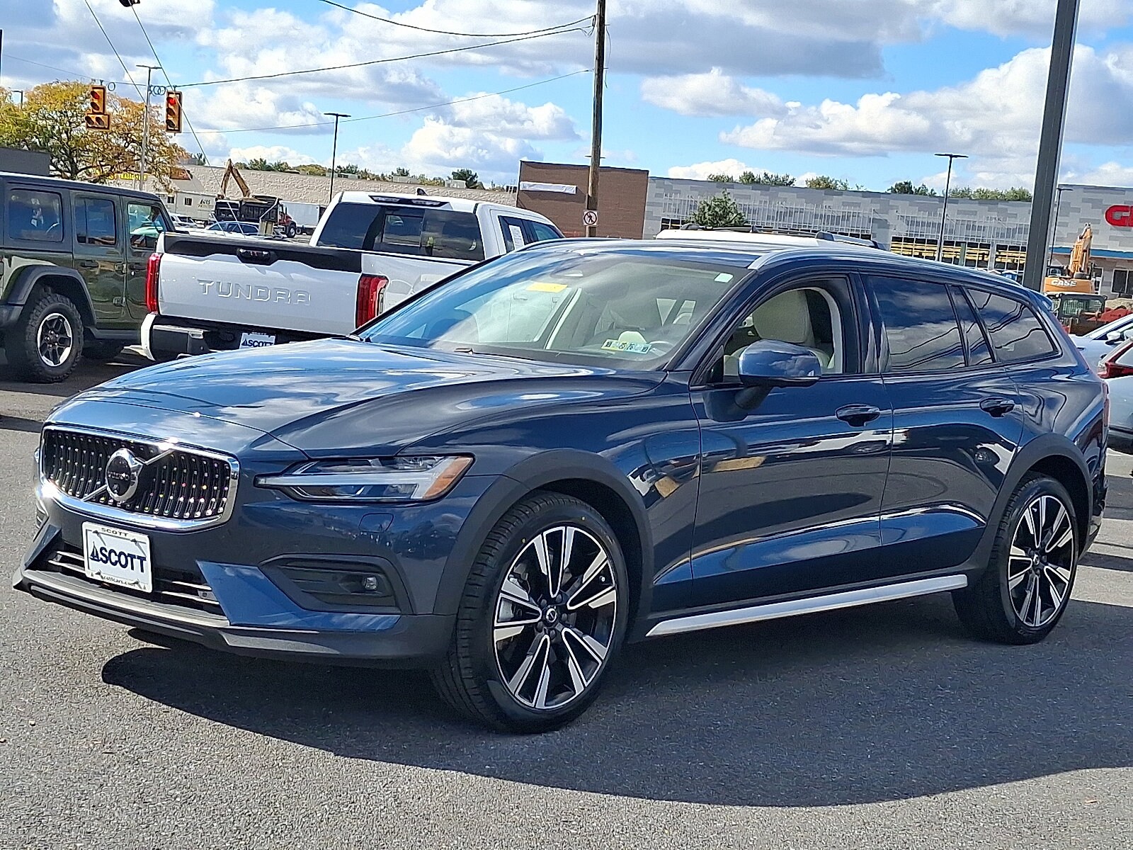 2024 Volvo V60 Cross Country B5 Ultimate photo 3