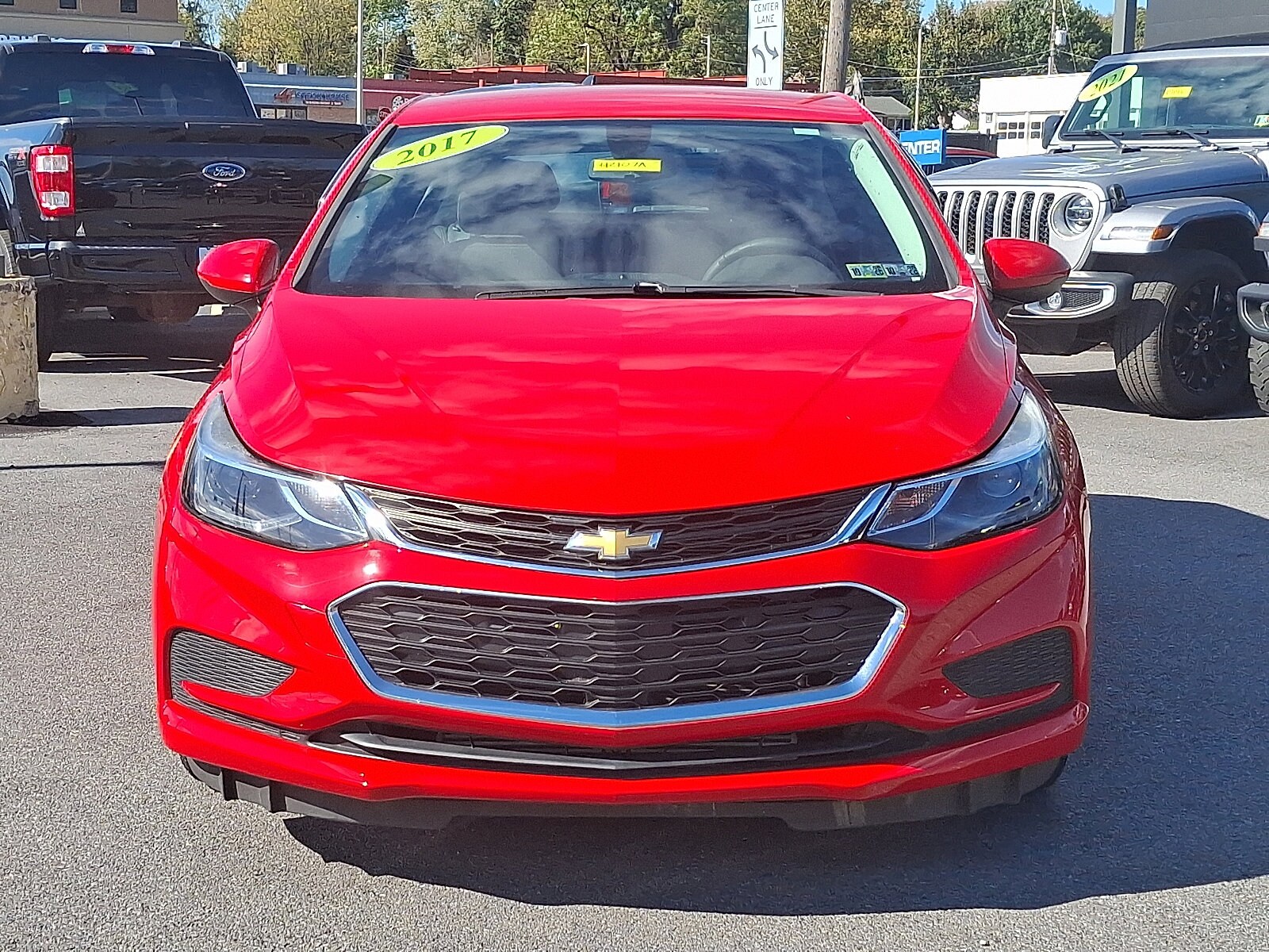 2017 Chevrolet Cruze LT photo 2