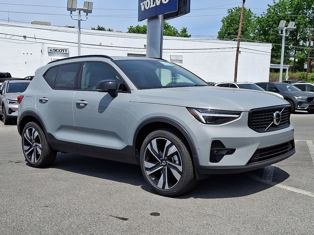 New 2026 Volvo XC40 B5 Plus SUV