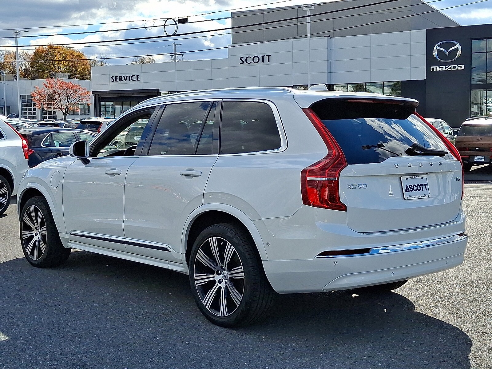 2025 Volvo XC90 T8 photo 2