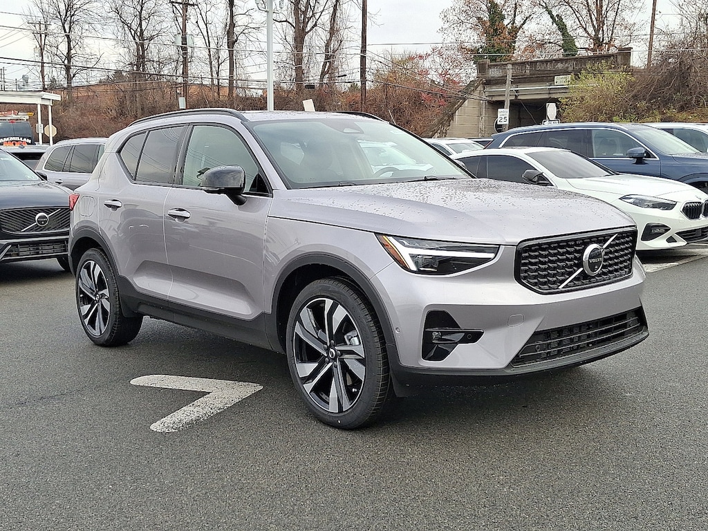 New 2026 Volvo XC40 B5 Ultra SUV