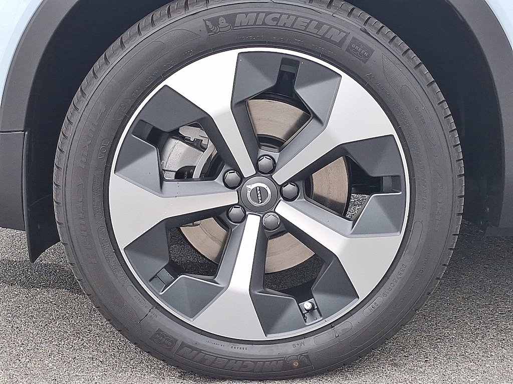 New 2026 Volvo XC40 B5 Plus SUV