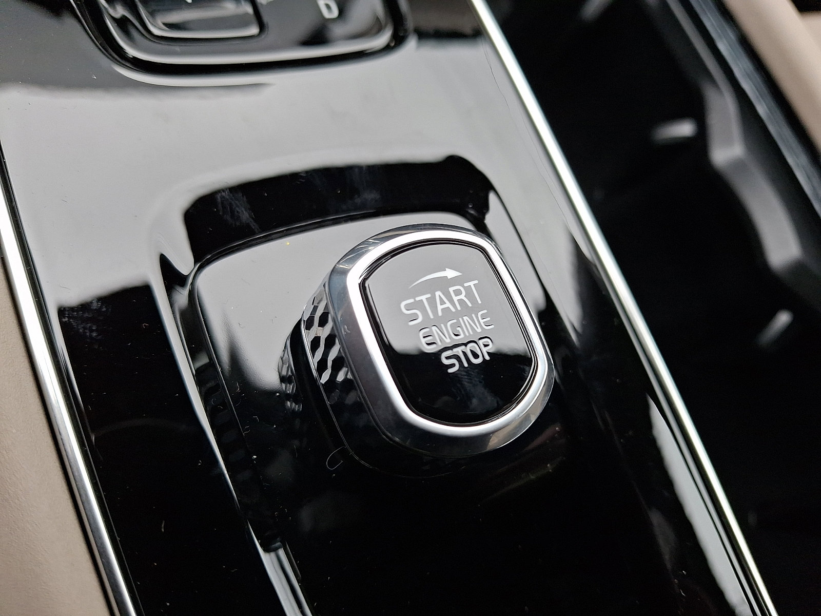 2026 Volvo XC90 Plus - Photo 14