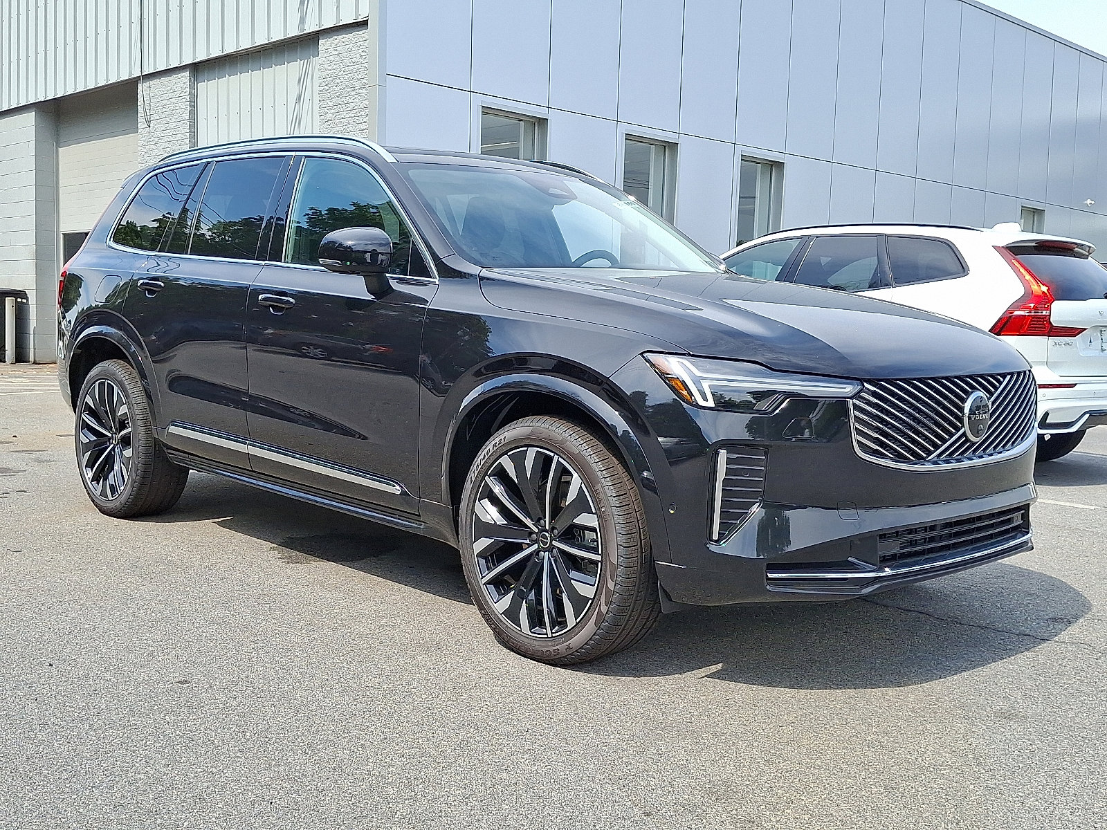 2025 Volvo XC90 Plus's photo