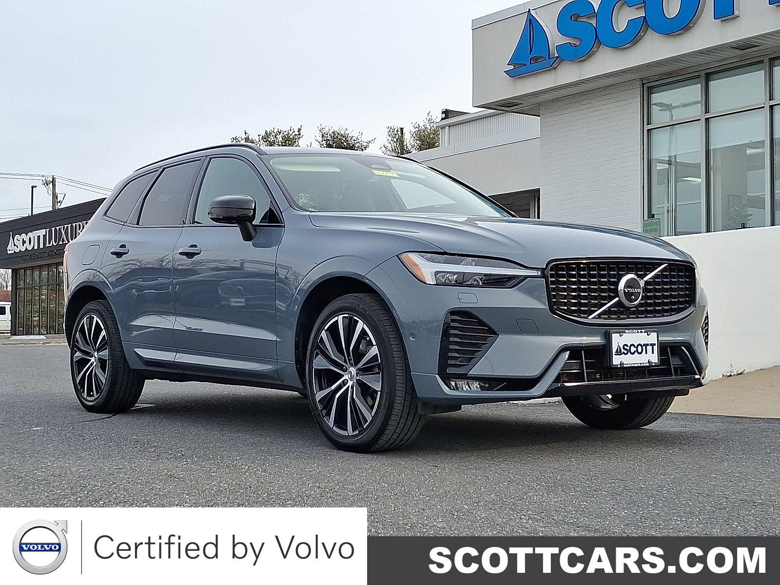 2023 Volvo XC60 Plus's photo