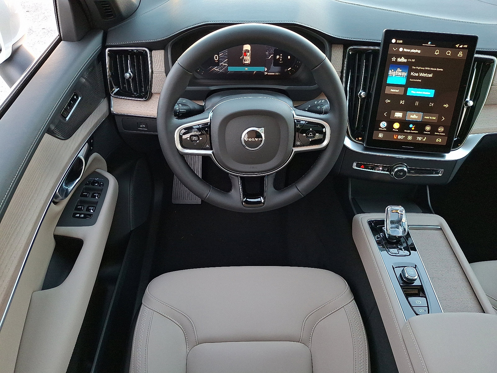 2026 Volvo XC90 Plus - Photo 7