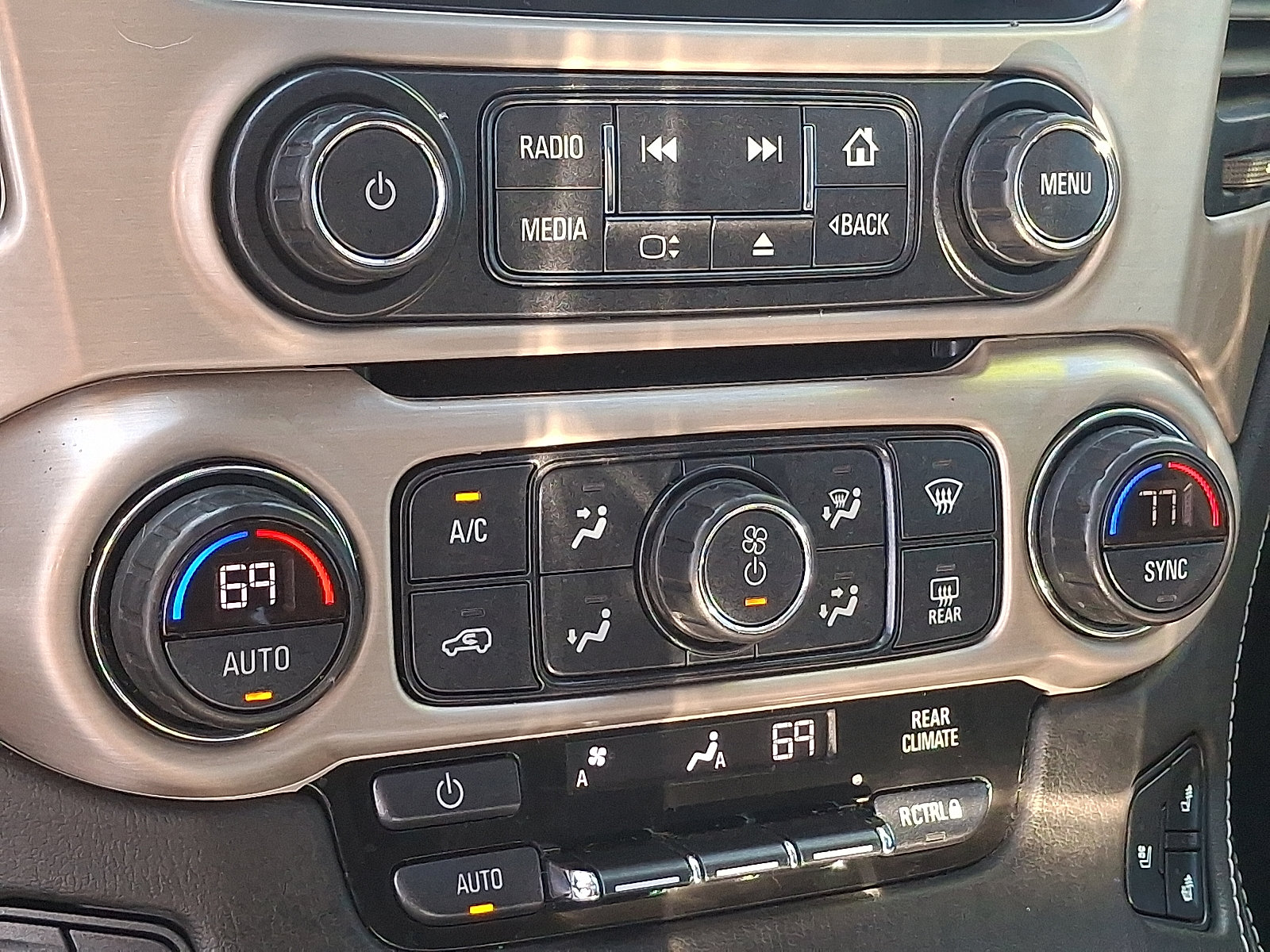 2020 GMC Yukon Denali - Photo 22