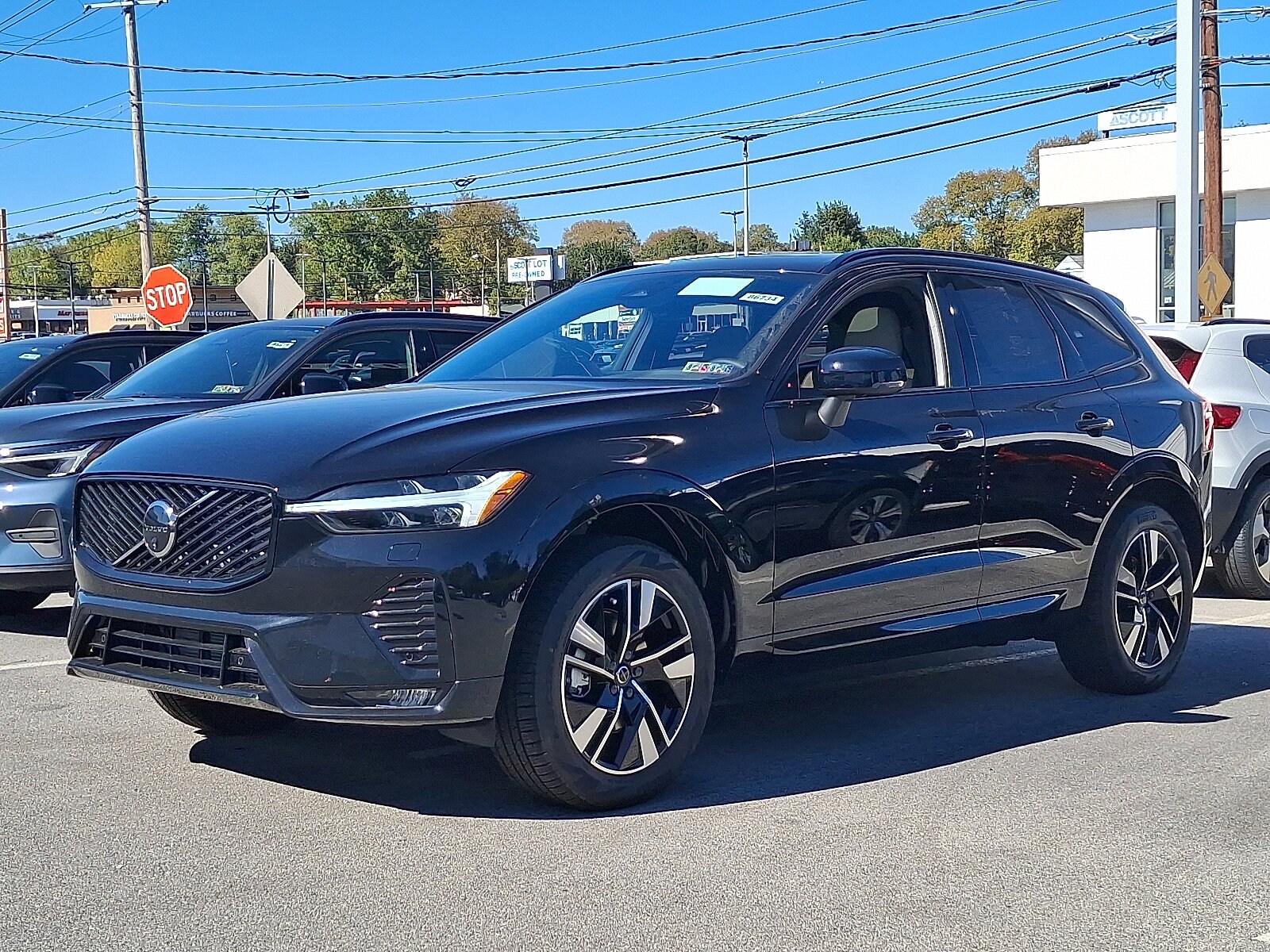 2026 Volvo XC60 B5 Plus photo 2