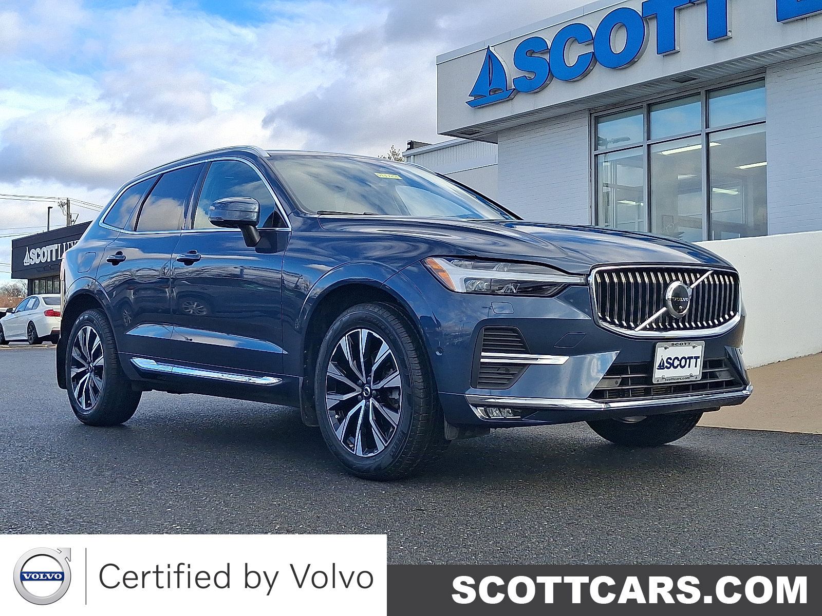 2023 Volvo XC60 Plus's photo